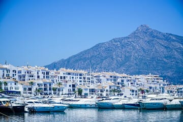 Córdoba to Málaga and Marbella Day Tour with Photography Session