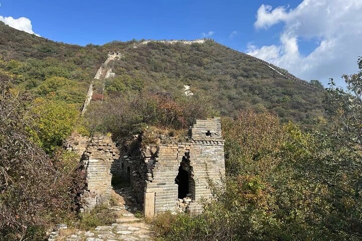 Private Great Wall Hiking tour from Jiankou to Mutianyu section.