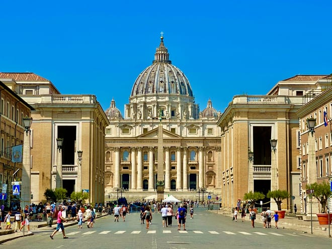 St Peter's Basilica and the Dome with Castel Sant'Angelo Private Tour