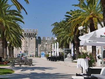 Trogir Old Town and Klis Fortress Guided Tour