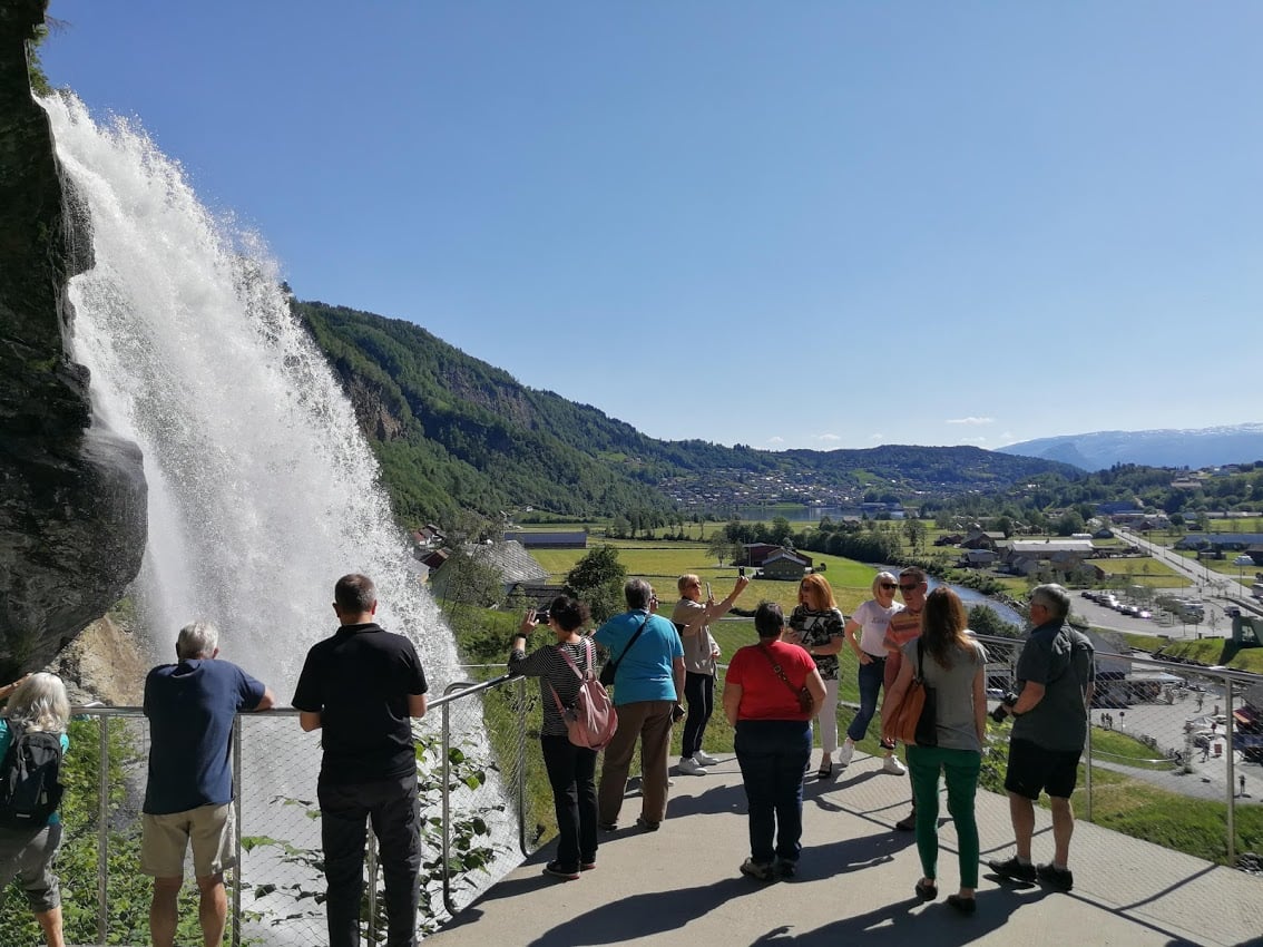 Private guided tour - the Hardangerfjord & 4 Great Waterfalls