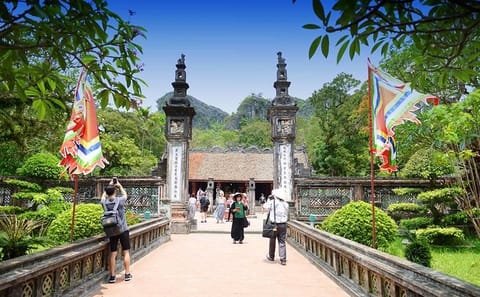 Ninh Binh Day Tour: Hoa Lu and Trang An Boat Ride from Hanoi