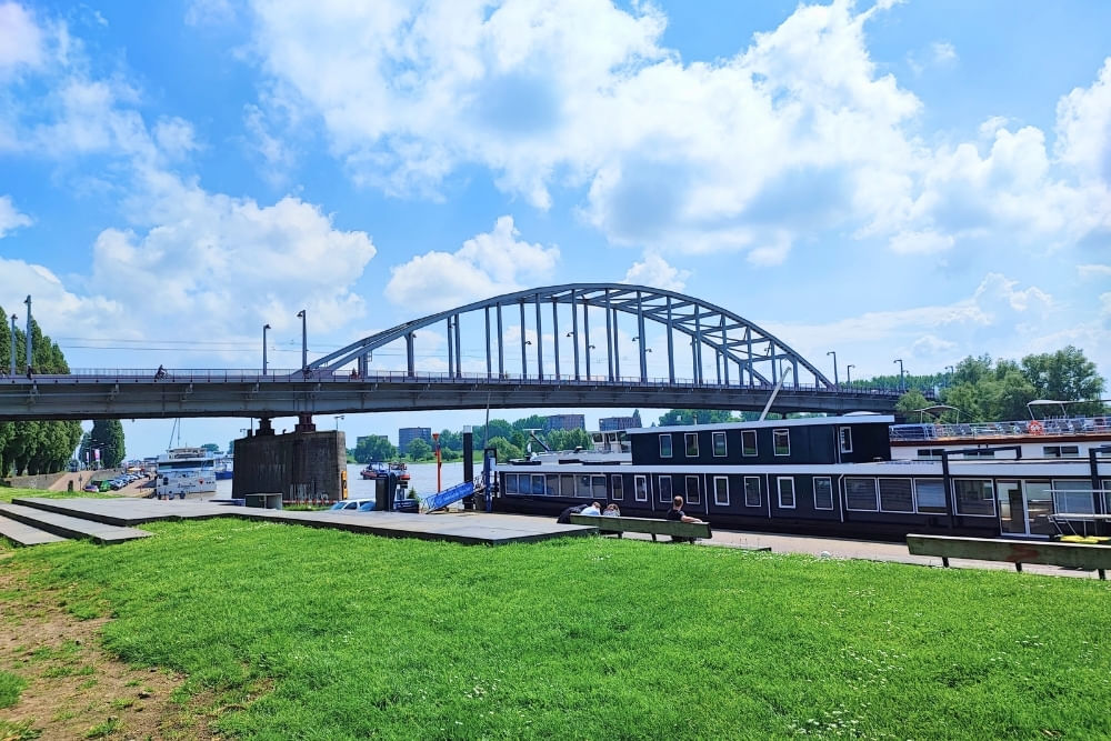 Historic view of John Frostbrug along the route of the Arnhem escape game by Qugato.