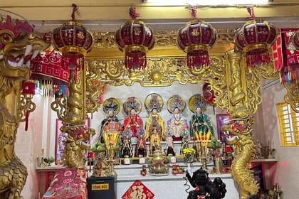 Private Saigon Backstreets Walking Tour Half Day