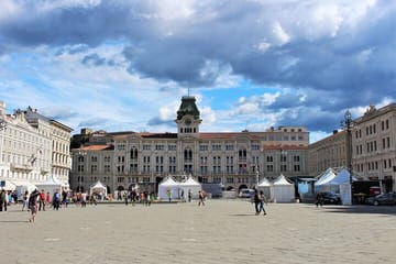 Private Historic Walking Tour in Trieste's Cultural Landmarks