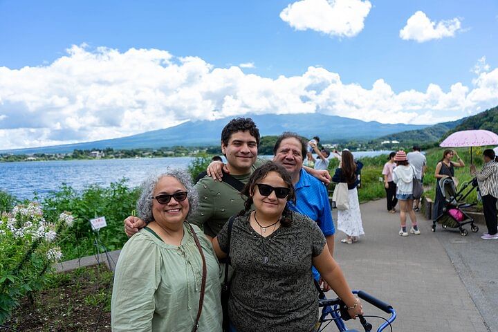 Mt. Fuji Private Sightseeing Tour with Local guide/photographer