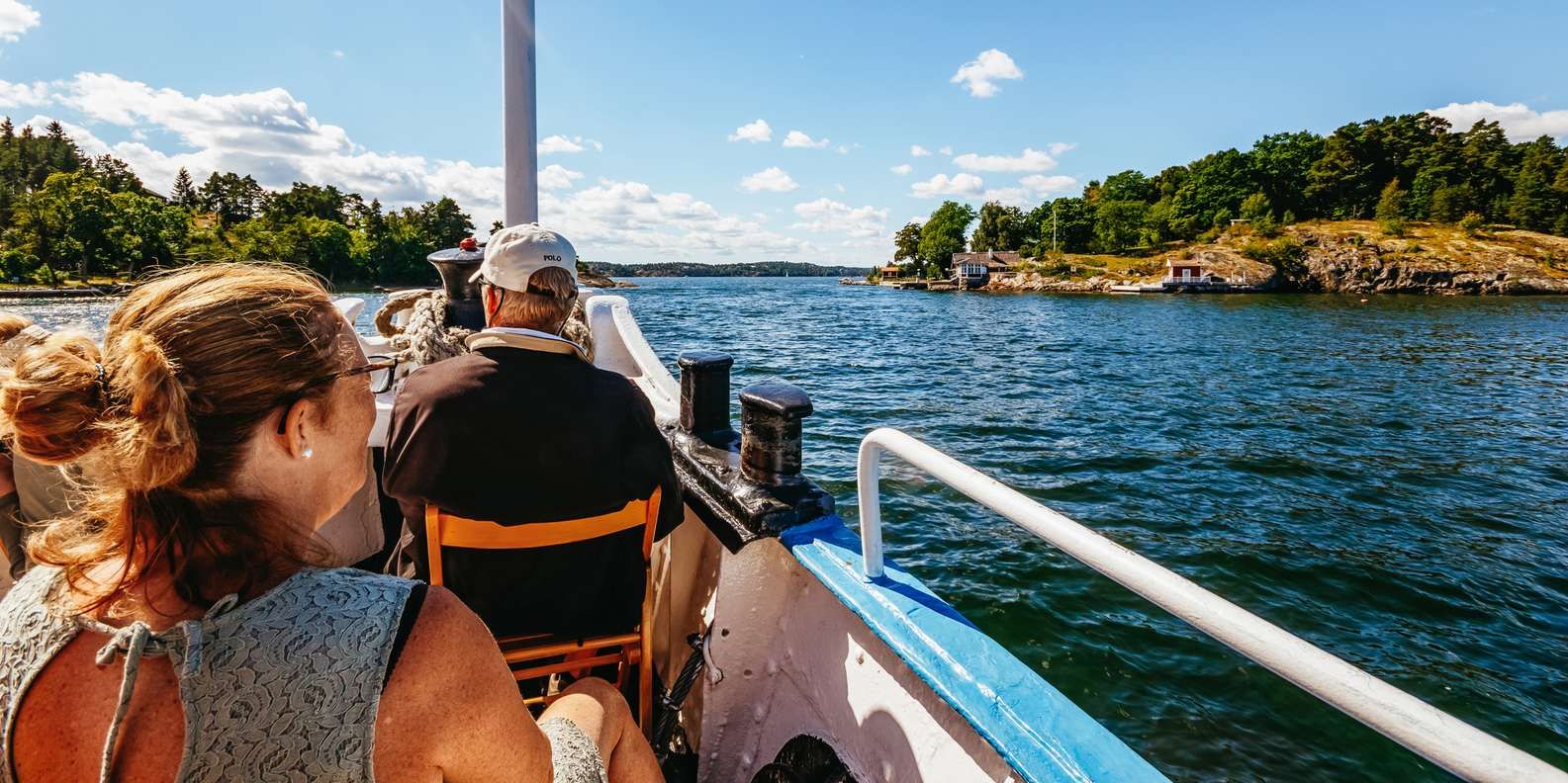 Experience the dynamic atmosphere of Gothenburg’s inner harbor, where history meets modern maritime industry with Emo Tours Sweden