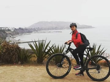 Coastal Bike Tour of Lima: Explore Barranco and Chorrillos