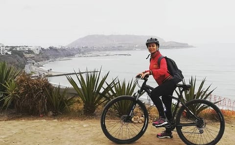 Coastal Bike Tour of Lima: Explore Barranco and Chorrillos