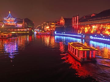 Classic Nanjing: Qinhuai River Cruise & Confucius Temple