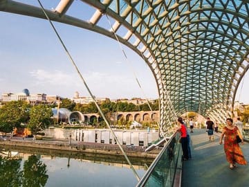 4 Full days in Georgia with private tour, free aiport