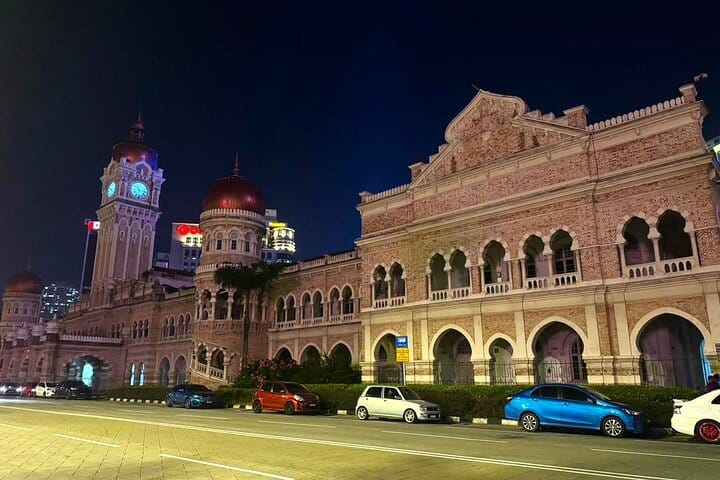 Private Kuala Lumpur Discovery Tour with KL Tower Skydeck & Skybox Visit