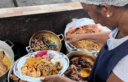 Cultural Walking Tour of Cartagena with Bourdain-Inspired Lunch