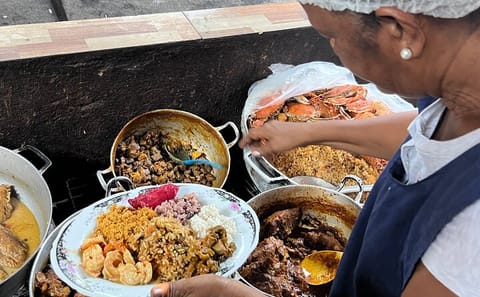 Cultural Walking Tour of Cartagena with Bourdain-Inspired Lunch