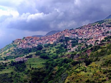 Private Full Day Tour of Thermopylae, Meteora, and Delphi