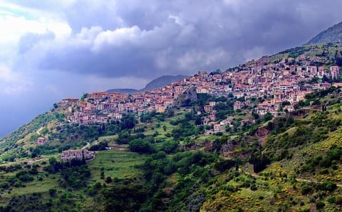 Private Full Day Tour of Thermopylae, Meteora, and Delphi