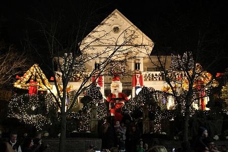 Brooklyn Christmas Lights Tour: Explore Dyker Heights Holiday Magic