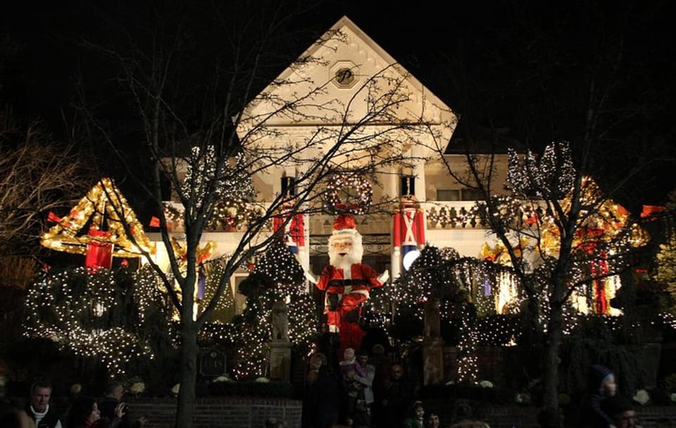 Dyker Heights Brooklyn Christmas Lights Tour