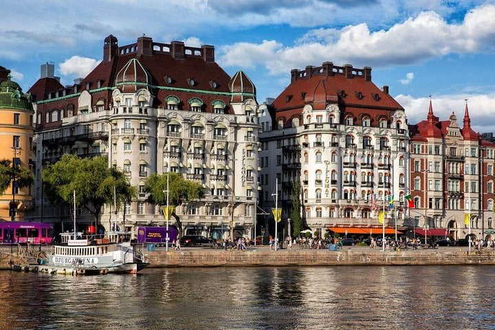 Private VIP Stockholm City Tour – Car, Guide, Snacks & Water Incl 10