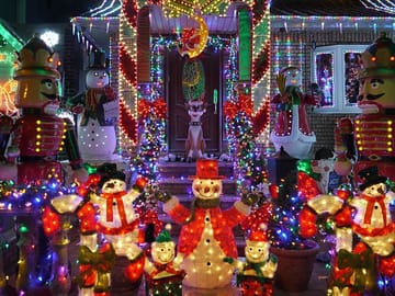 Dyker Heights Christmas Lights Tour in Brooklyn, New York