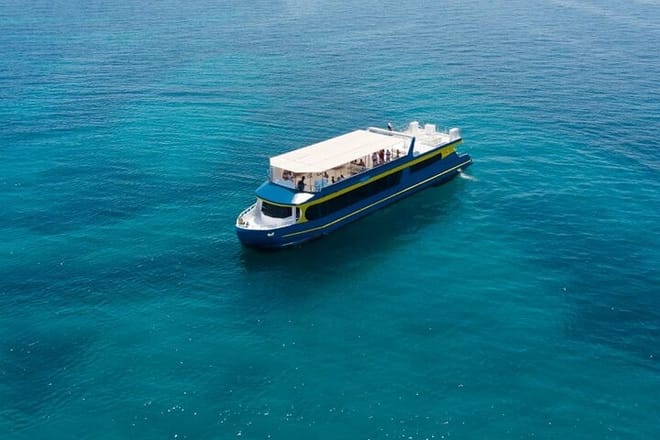 Semi Submarine Snorkeling & Fly Parasailing Adrenaline-Hurghada 2