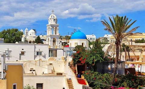 Private Santorini Tour: Akrotiri and Traditional Villages