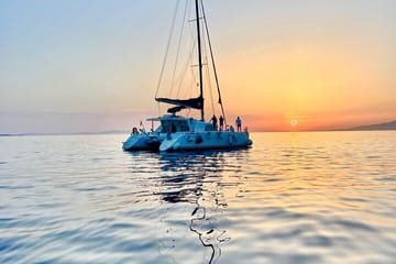 Mykonos Catamaran Cruise to Delos with Meal and Drinks