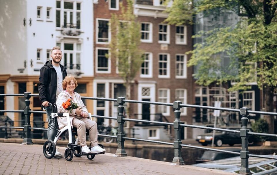 Photoshoot Experience at Damrak Waterfront in Amsterdam
