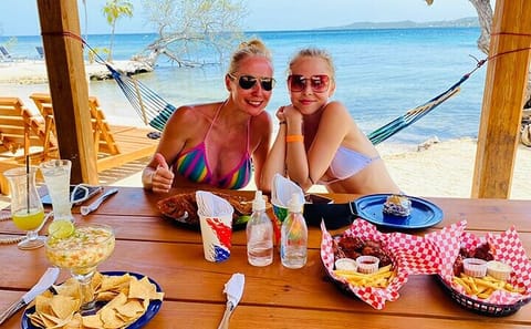 West Bay Beach Day Tour with Transfers from Roatan