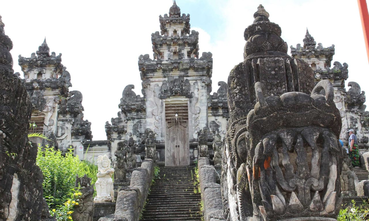 Private East Bali Tour: Gate of Heaven, Tirta Gangga & Virgin Beach 6