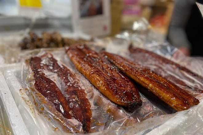 Classic Tsukiji Food Tour photo 3