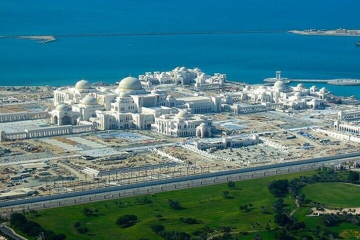 Abu Dhabi Aerial Adventure with 30-Minute Helicopter Ride 8