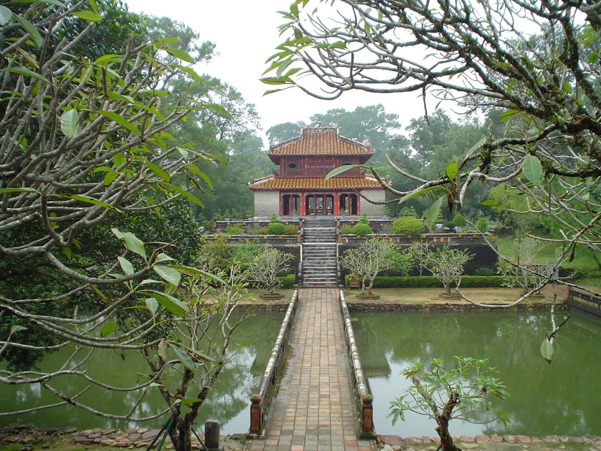 Discover the ancient cities of Hoi An & Hue 4 days 3 nights