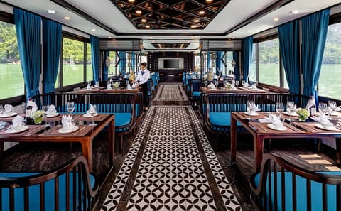 Light Cruise – Halong Deluxe Day Cruise with Small Group on Boat