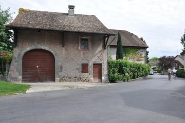 Guided Walking Tour of Geneva's Old Town and Cultural Sites