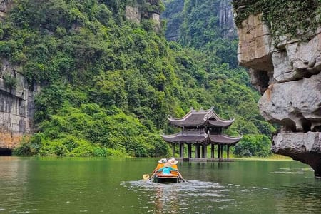 Luxury Ninh Binh Tour: Bai Dinh Pagoda & Trang An Boat Trip