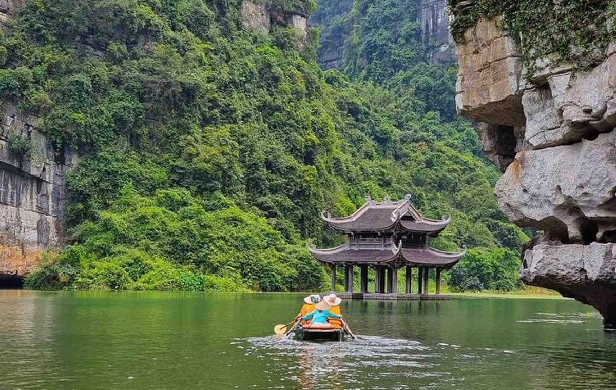 1 Day Luxury Ninh Binh Tour Bai Dinh and Trang An Boat Trip