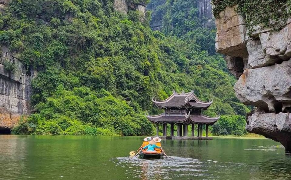 Luxury Day Tour of Bai Dinh and Trang An from Hanoi