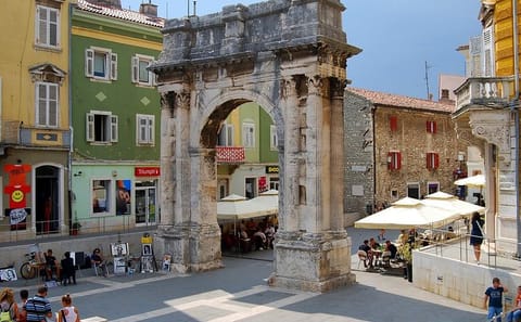 Cultural Day Trip to Pula and Rovinj from Zagreb