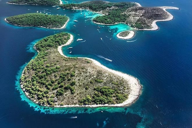 Red Rocks & Hells' Islands Private Getaway Tour 10