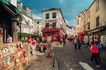 Montmartre Walking Tour with Street Art and Drink Tasting