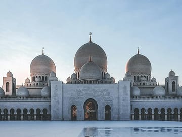 Private City Tour of Abu Dhabi with Pickup from Dubai