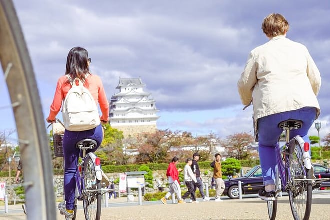 Himeji Castle Easy Bike Tour: Samurai History, Garden & Matcha photo 5