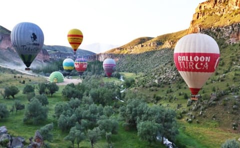 Hot Air Balloon Ride Over Cappadocia's Soganlı and Ihlara Valley
