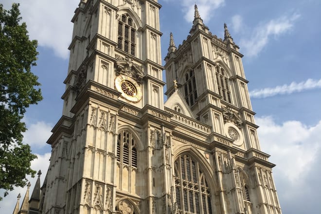 Westminster Highlights Tour & Thames Riverside Afternoon Tea