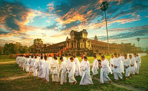 Private Temples Guided Tour (Angkor Wat, Ta Prom & Angkor Thom)