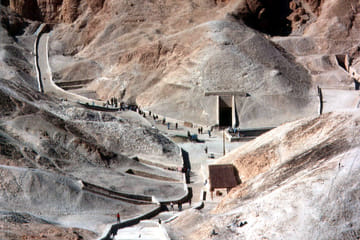 Full Day Tour of the Valley of Kings and Queens in Luxor