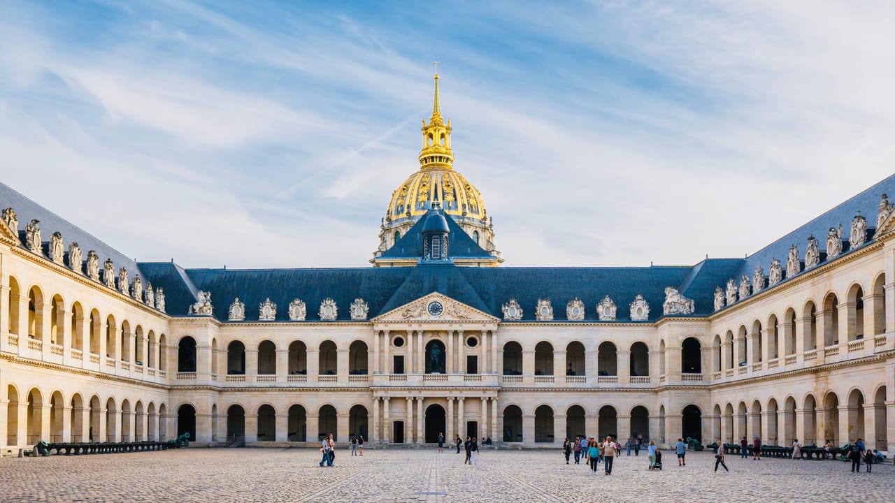 Paris: Napoleon's Tomb & Les Invalides Small Group Tour 3