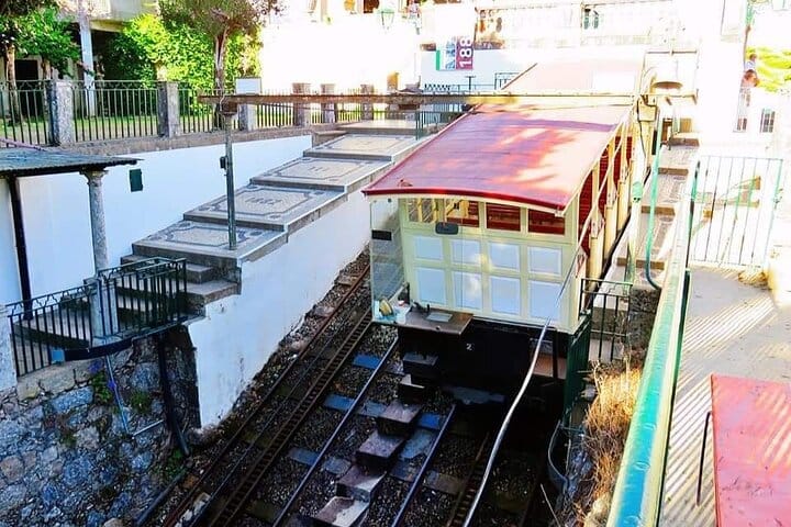 BRAGA E GUIMARÃES: Private Historic Tour from Porto