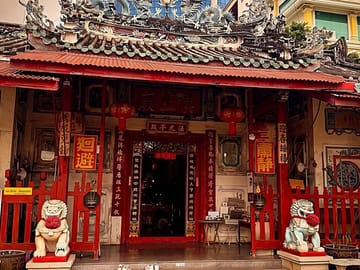 Contrasts of Bangkok: Temples, Michelin and the Old City